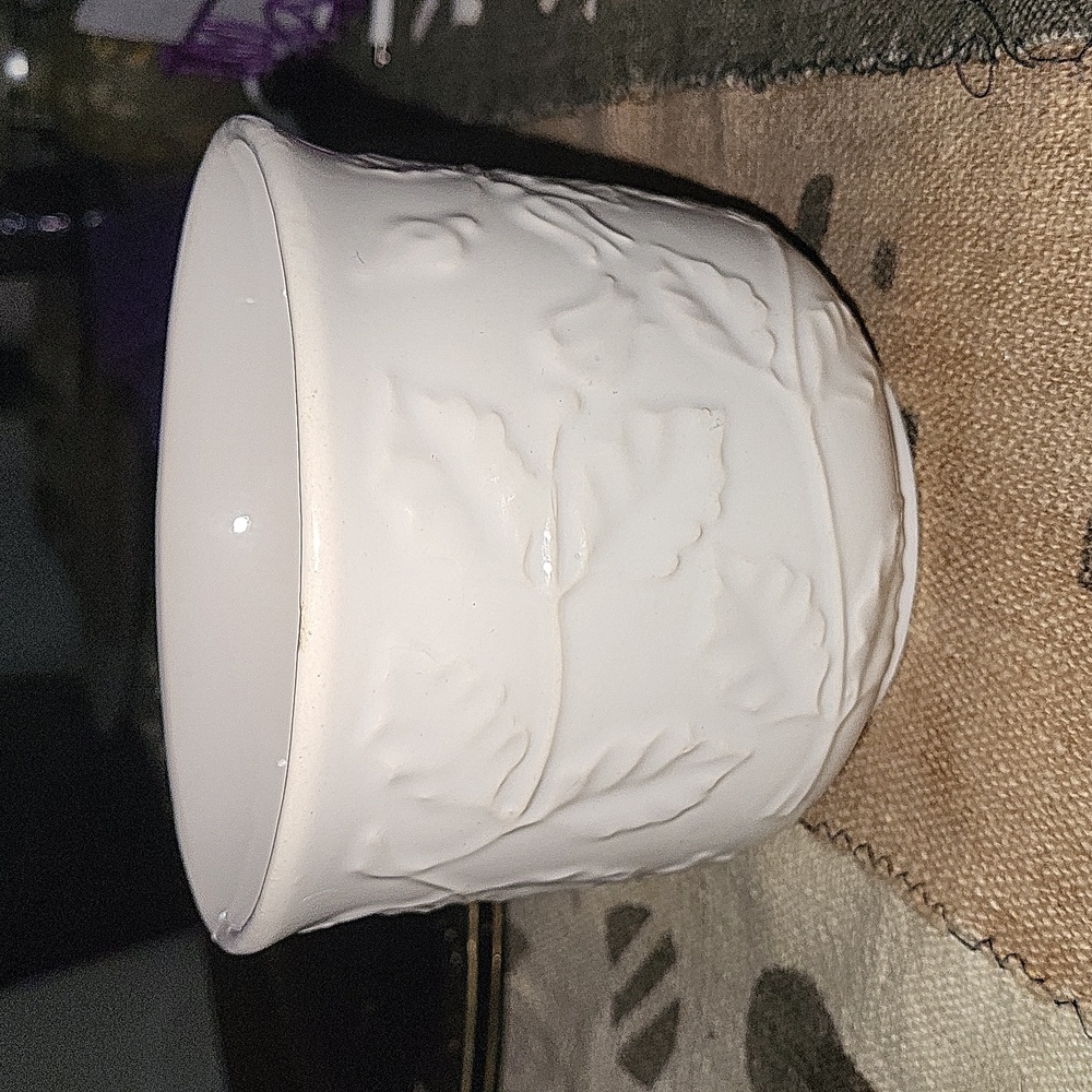 Stunning New England Pottery ivory colored Planter Made in Portugal. Elegant